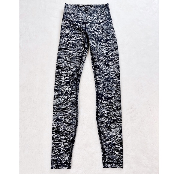Lululemon Women’s High Rise Black Gray Print Leggings - Picture 3 of 6